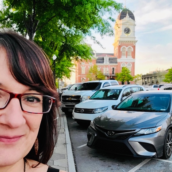 Meet your Posher, Alise - Picture 1 of 1